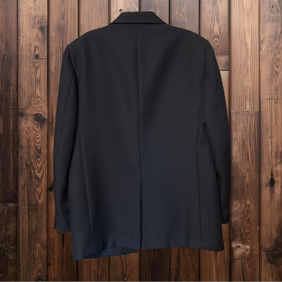 Elegant Men's Black Blazer - Picture 2 of 14